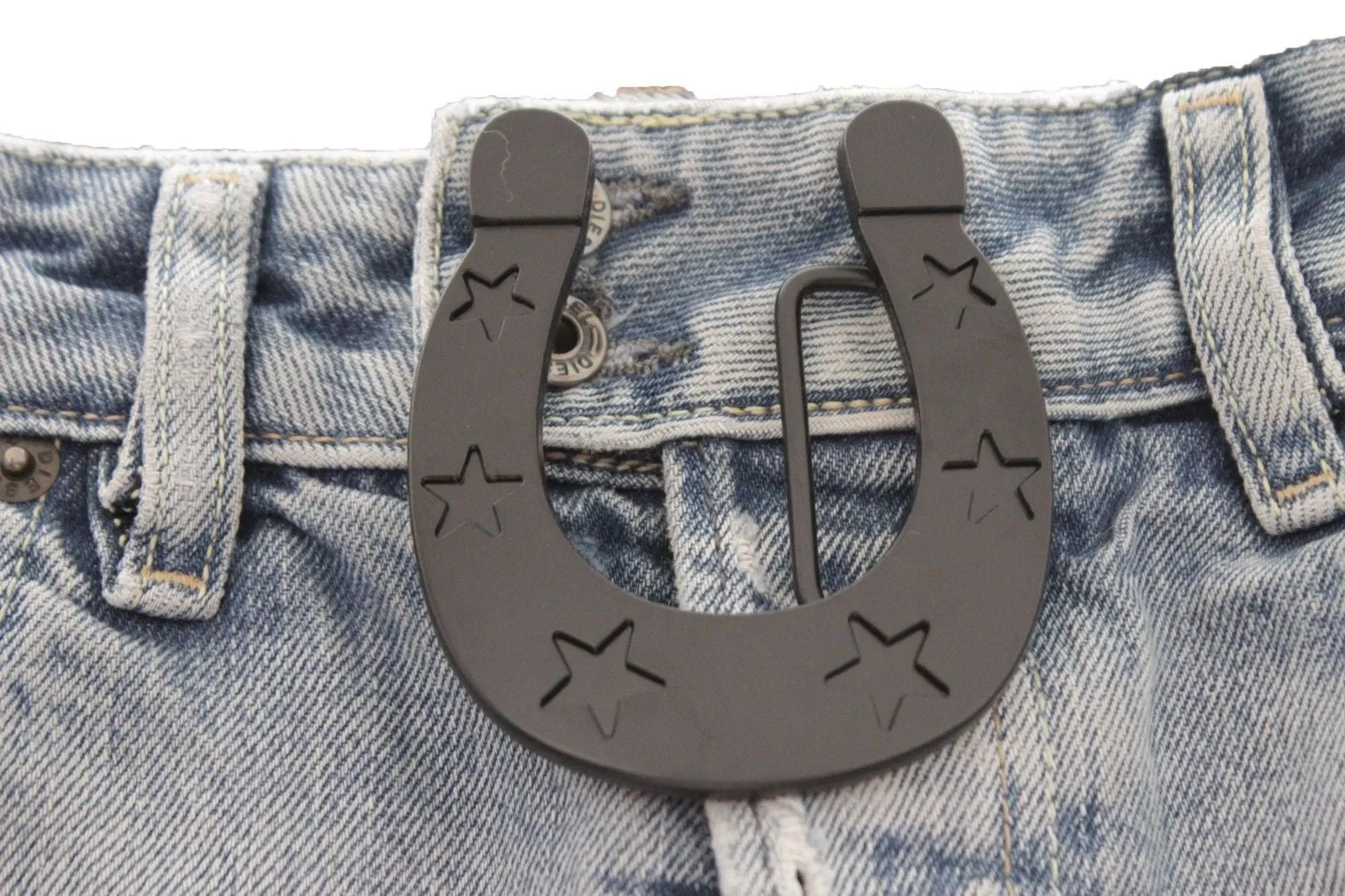 Black Metal Horseshoe Belt Buckle